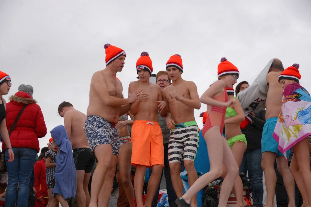 ../Images/Nieuwjaarsduik Nederzandt 2018 010.jpg